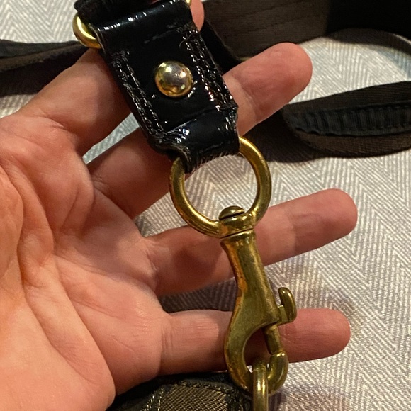 Vintage COACH Poppy crossbody bag,logo print with gold details, distressed look - Picture 15 of 16